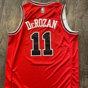 Nike Chicago Bulls Demar Derozan red jersey size large